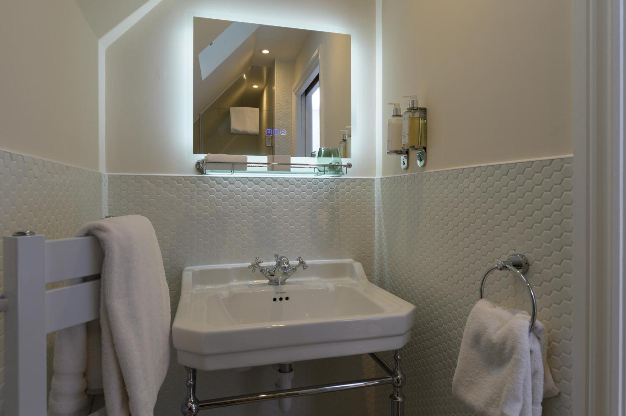 Hotel Eight Bath Exterior foto